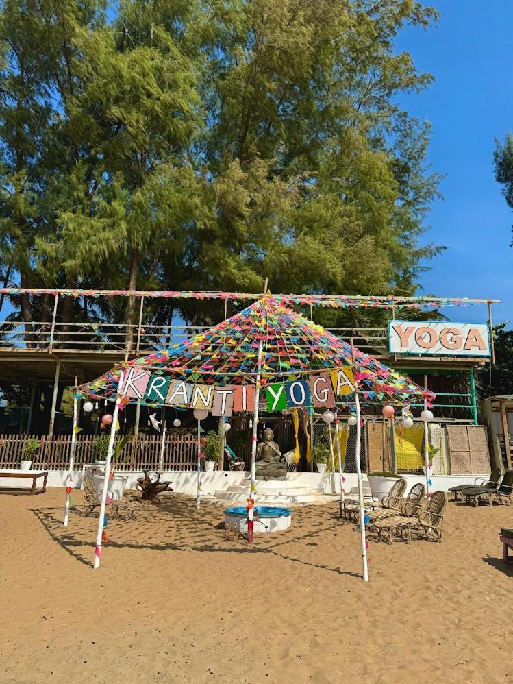 Kranti Yoga Tradition - Beach Resort Patnem Beach Exteriör bild